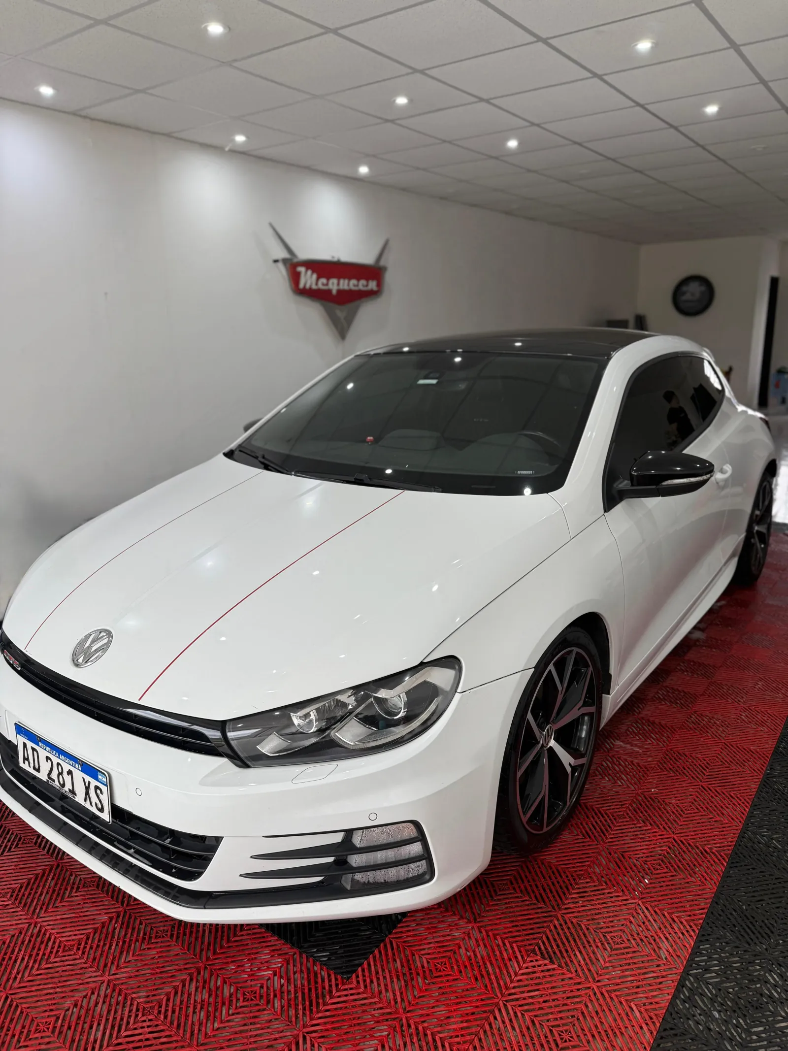 VW Scirocco blanco